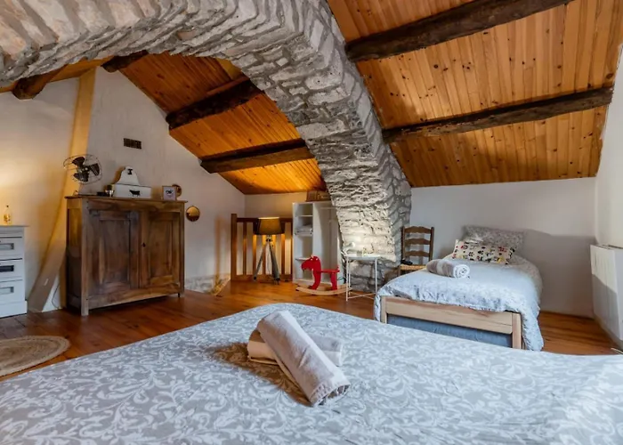 Maison De Village Au Coeur Des Remparts